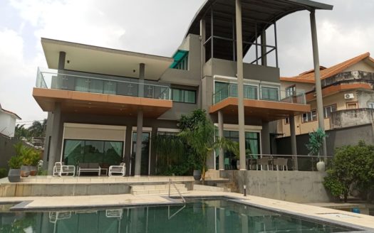 TRIPLEX 2220m2 17PIECES+PISCINE+SOUS SOL 2PLATEAUX VALLON