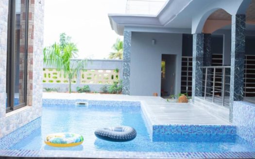 ASSINIE : VILLA AVEC PISCINE SUR 1600 M2