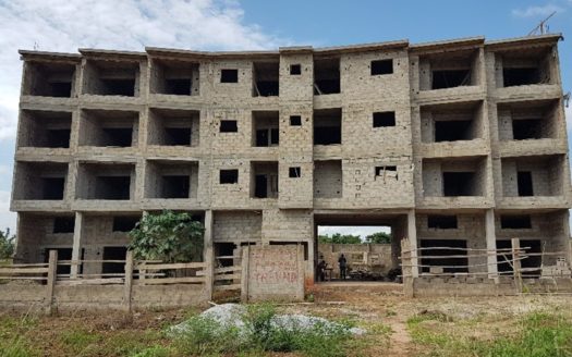 Particulier vend 2 immeubles en construction