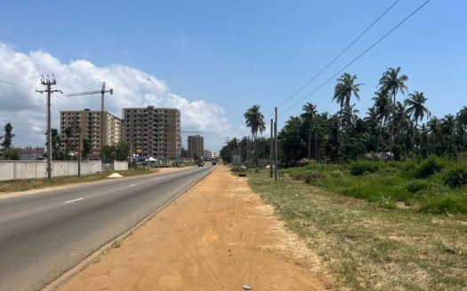 12HECTARES BASSAM ANCIEN AUTOROUTE