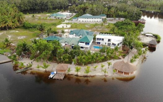HÔTE A VENDRE A ASSINIE SUR UNE ÎLE