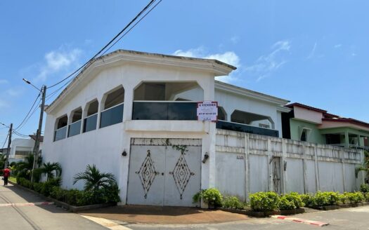 DUPLEX DE 06 PIECES + DEPENDANCES – ROSIERS BASSAM