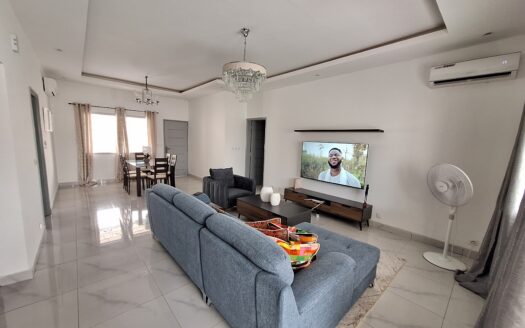 Magnifique villa , Riviera 3, CAP  NORD– 150 000 FCFA par jour ou 2 000 000 FCFA par mois (sur un an).