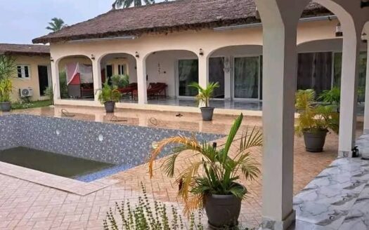 HÔTEL À VENDRE À 5 MINS DE BONOUA