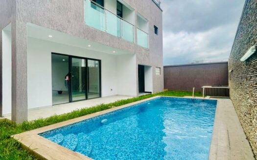 Duplex avec piscine à louer à Angré