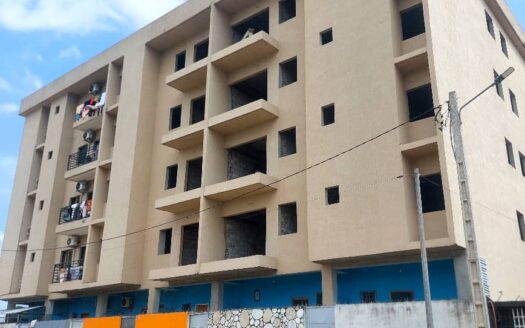 Revenue mensuel 6 600000f à 7 520000,  immeuble de 30 appartement en vente à cocody Djorogobité Angré nouveau chu.