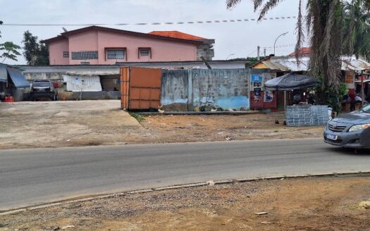 Terrain plat à vendre à l’angle aux 2-plateaux 7e tranche à vendre