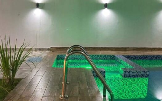 Villa 2 pièces avec piscine privée à louer à la Riviera 4