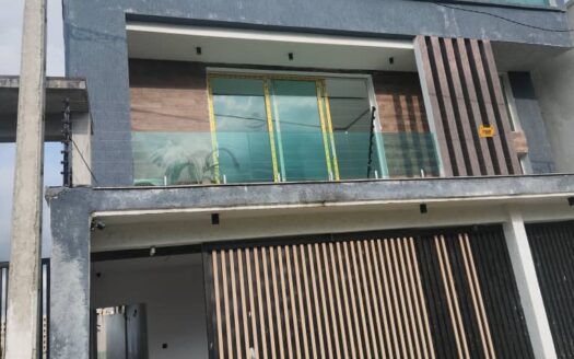 VILLA DUPLEX DE LUXE À VENDRE – 6 PIÈCES AVEC PISCINE