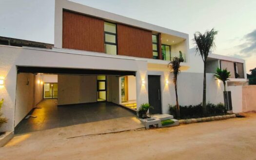 À VENDRE VILLA DUPLEX 06 PIÈCES HAUT STANDING À L’ENTRÉE DE BINGERVILLE