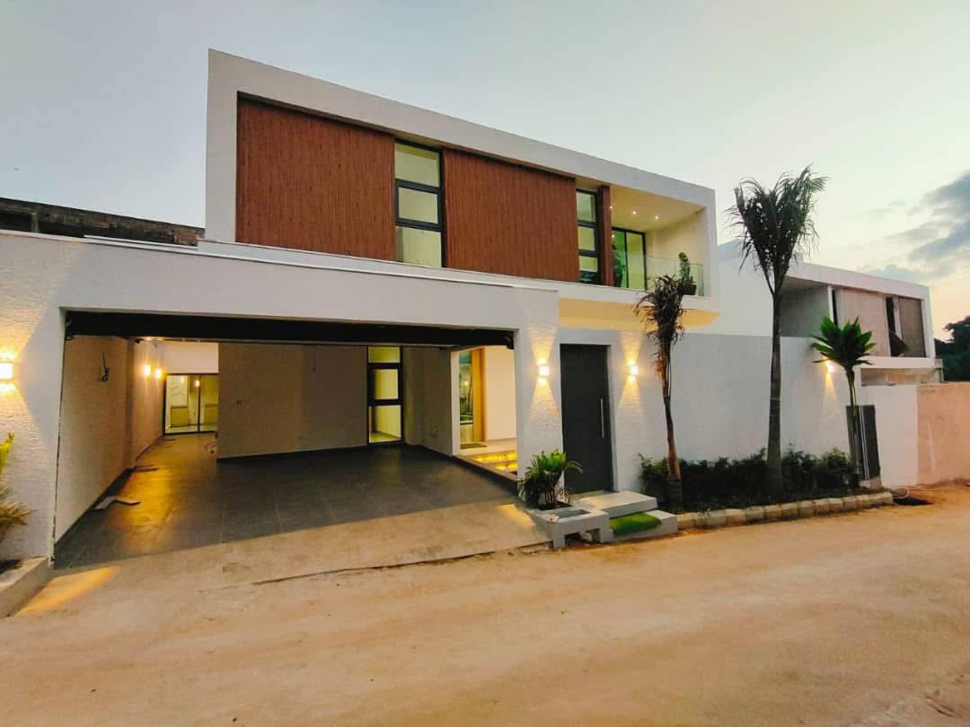  VENDRE VILLA DUPLEX 06 PI CES HAUT STANDING L ENTR E DE BINGERVILLE 