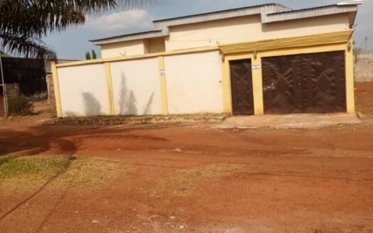 Villa 4 pièces avec indépendante + 2x chambre salon déjà habitable+ terrain nue