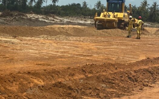 TERRAIN A 10.000.000 F AVEC ACD (ASSINIE)