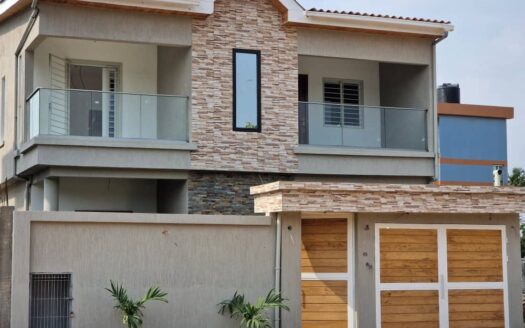 VILLA DUPLEX DE 5 pièces à 200000000 f à la mer ( Bassam MONDOUKOU)