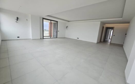 Appartement  – 4 pièces – 218m²