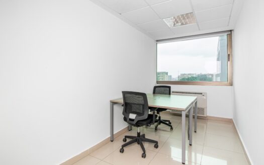 Bureau meublé à louer à ABIDJAN, Plein Ciel  pour 2 personnes, avec tout inclus.