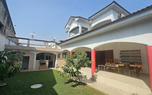 Location villa duplex 07 pièces à Cocody riviera 04 cité verdoyante