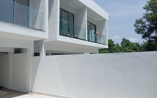 À VENDRE – ASSINIE PK 16 Superbes villas duplex de 6 pièces