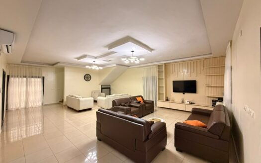 LOCATION VILLA DUPLEX DE 11 PIÈCES AVEC PISCINE A BINGERVILLE