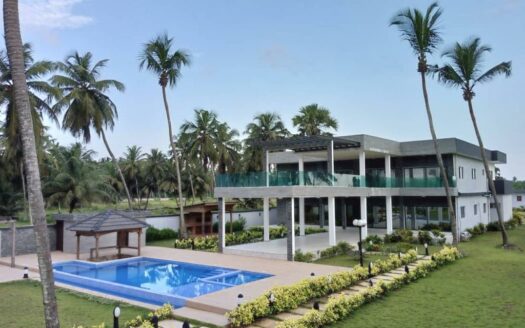 À vendre résidence chalet 12 pièces en bordure de Mer à mohamé après mondoukou
