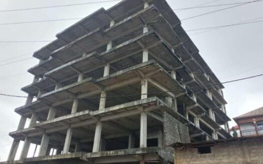 à vendre à marcory zone 4 bâtiment inachevé R+12 niveau R+8