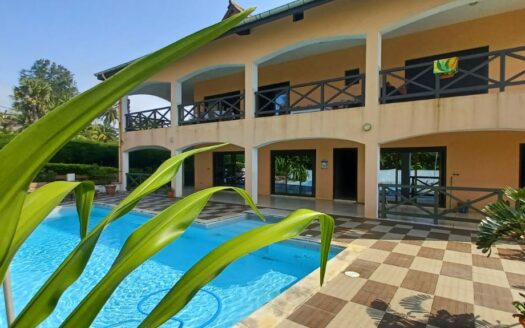 Villa de 5 pièces avec piscine à vendre à bassam quartier France