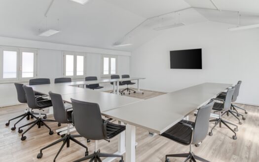 Accès tout compris à un bureau professionnel à louer pour 10 personnes à Abidjan, Cocody Vallons