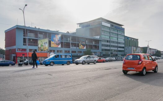 Bureau meublé à louer à ABIDJAN, Plein Ciel  pour 1 personne, avec tout inclus.