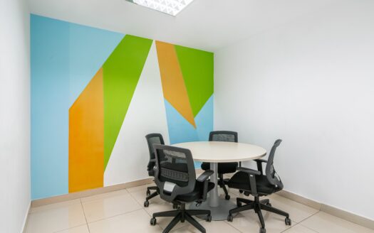 Réservez un bureau en espace ouvert à louer pour des entreprises de toutes tailles à ABIDJAN, Plein Ciel.