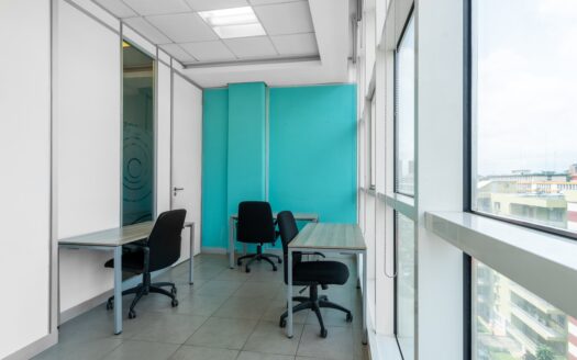 Bureau meublé à louer à ABIDJAN, XL Plateau  pour 5 personnes, avec tout inclus