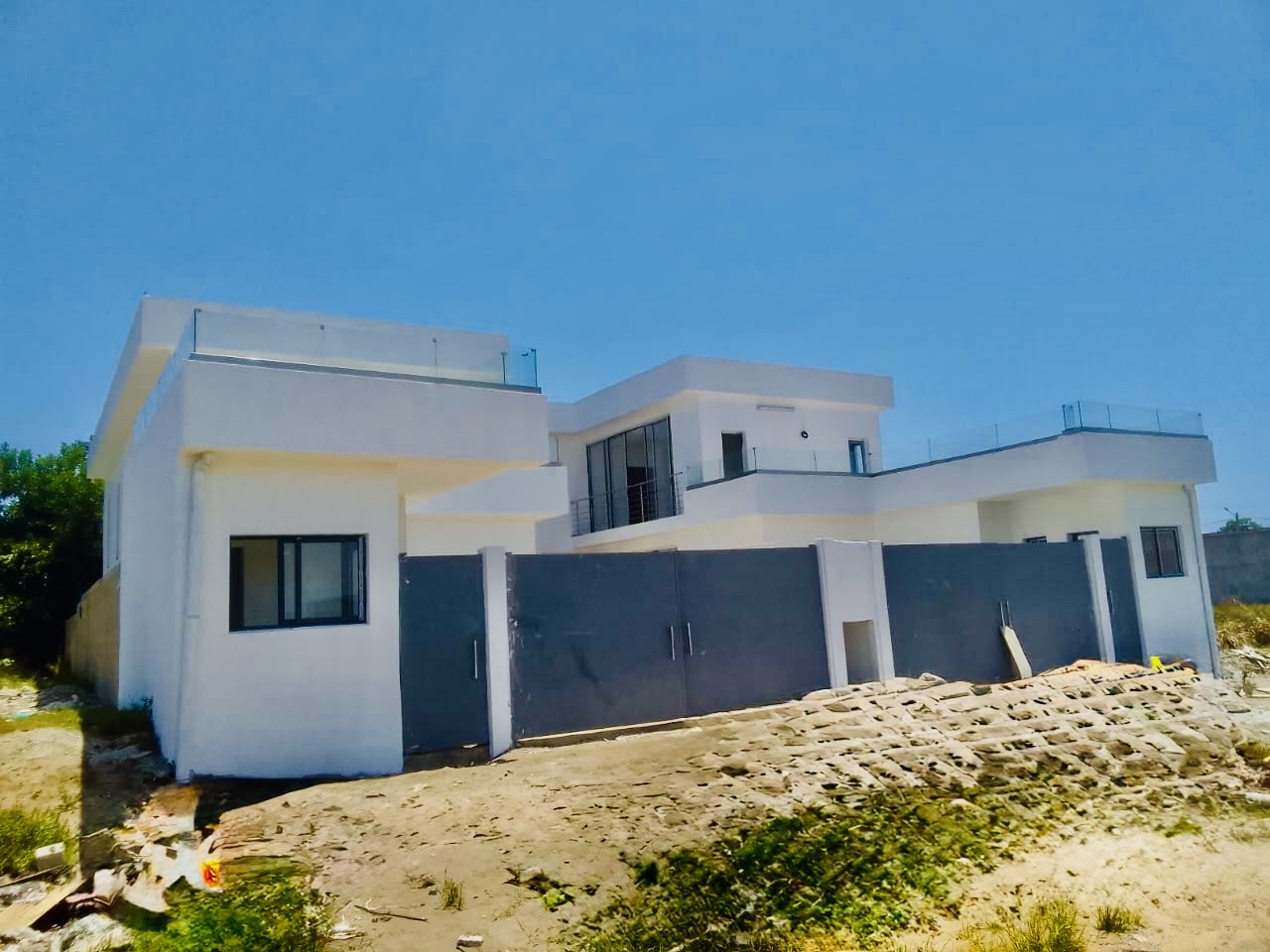 À VENDRE – ASSINIE PK 16 Superbes villas duplex de 6 pièces — photo 2
