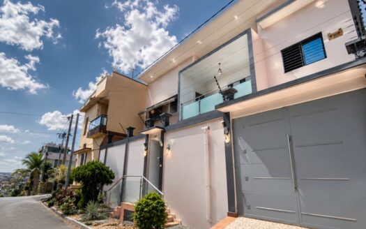 🏡 À LOUER – DUPLEX 7 PIÈCES À COCODY FAYA (CITÉ PRESTIGE)