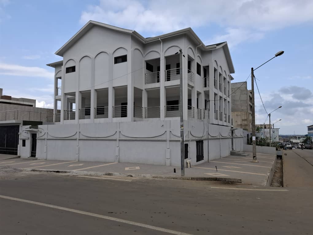 VILLA DUPLEX MODERNE DE 13 PIÈCES — photo 2