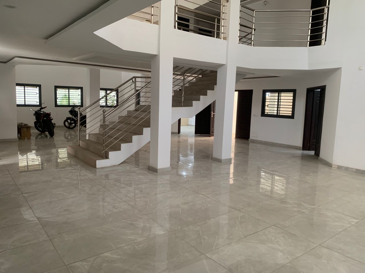 VILLA DUPLEX MODERNE DE 13 PIÈCES — photo 5