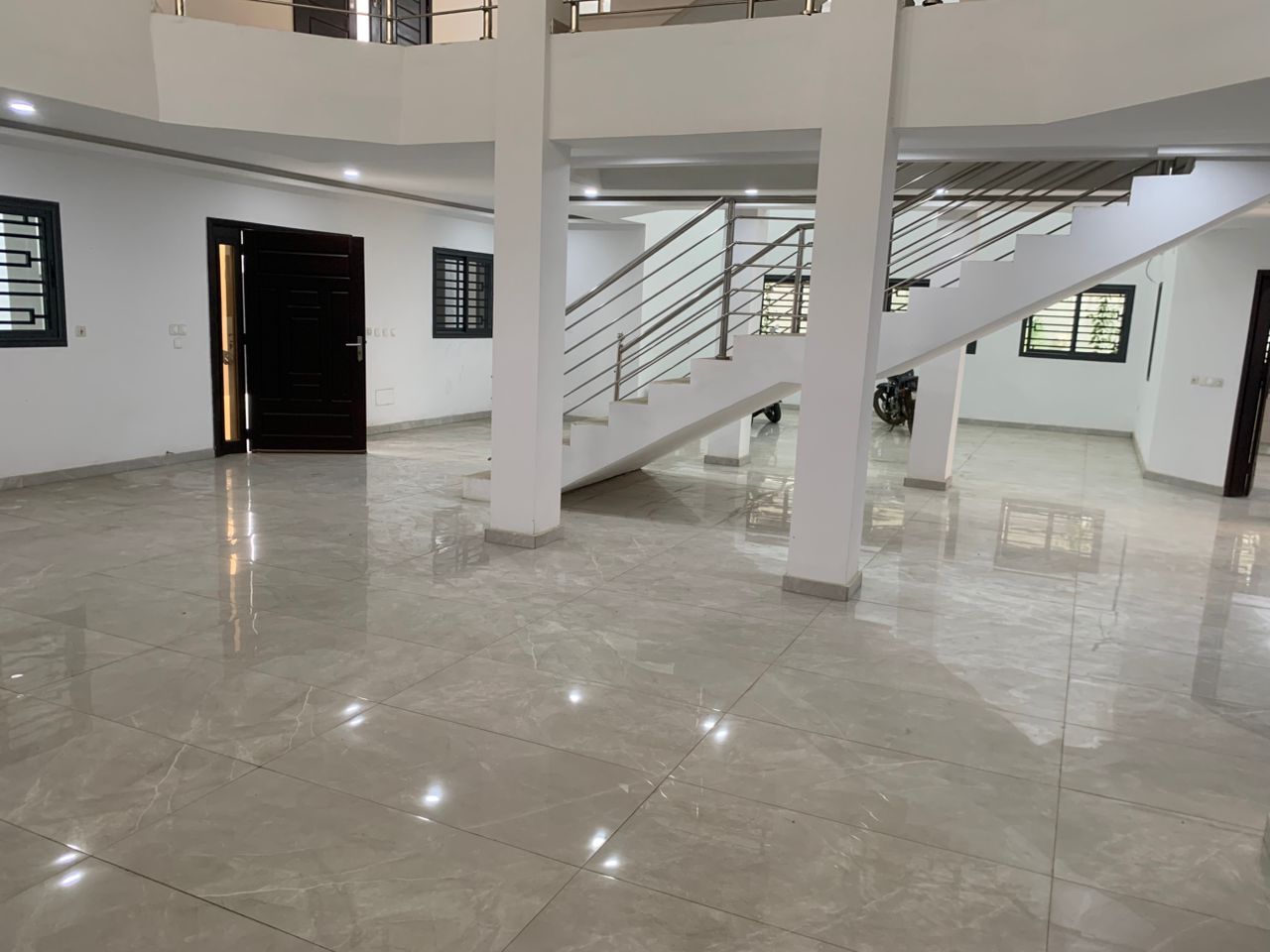 VILLA DUPLEX MODERNE DE 13 PIÈCES — photo 3