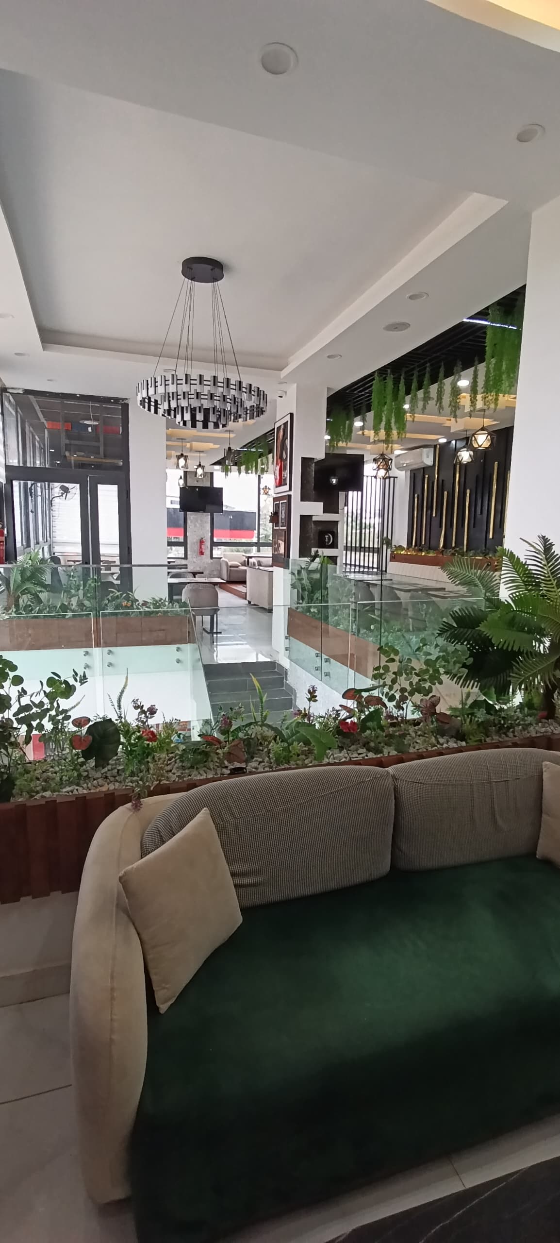 A CEDER RESTAURANT FAST-FOOD ET SUPÉRETTE AVEC TOUT LE CONTENU — photo 2