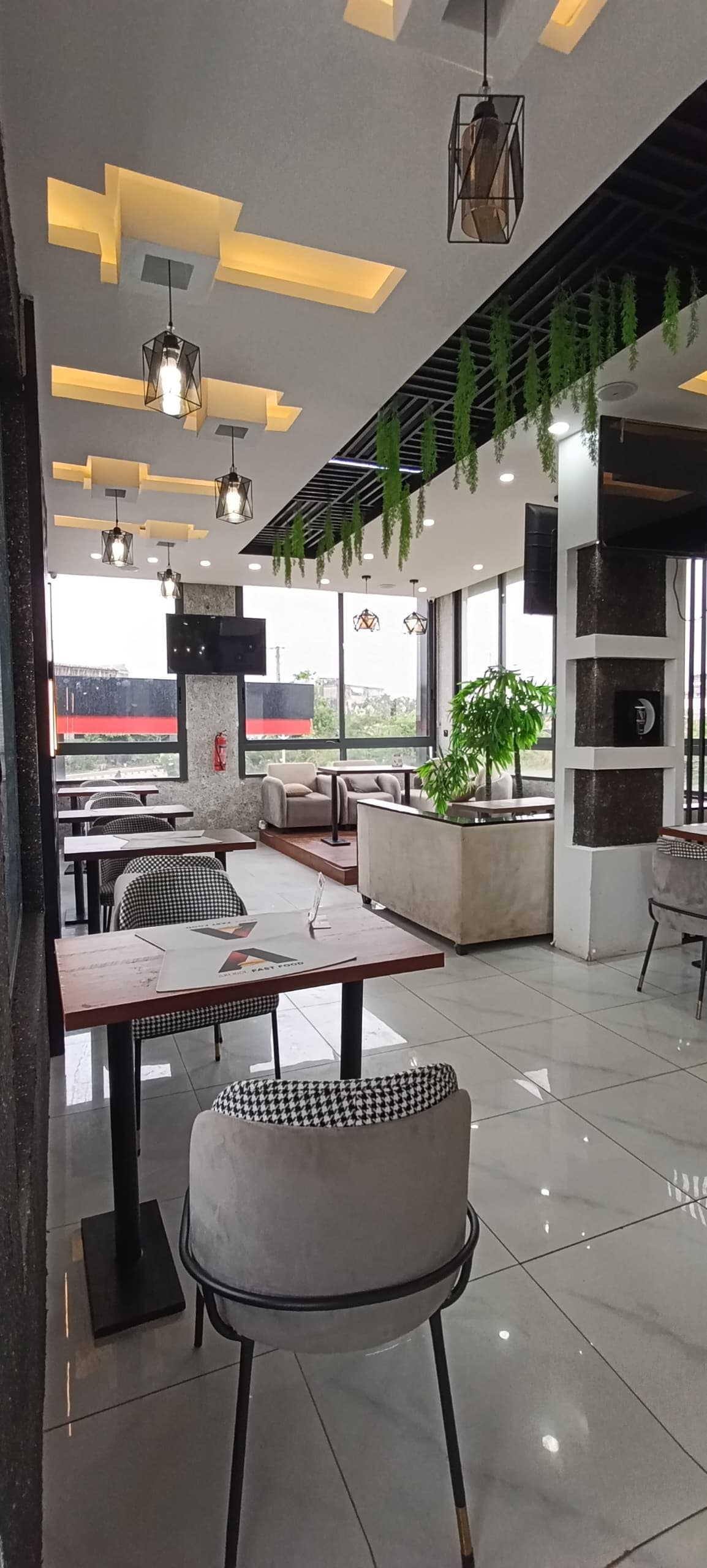 A CEDER RESTAURANT FAST-FOOD ET SUPÉRETTE AVEC TOUT LE CONTENU — photo 4
