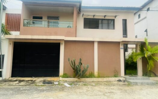 VILLA DUPLEX 7 PIÈCES SITUÉ SUR LA ROUTE DE BASSAM CITÉ SIPIM A 15 MINUTES DE L’AÉROPORT