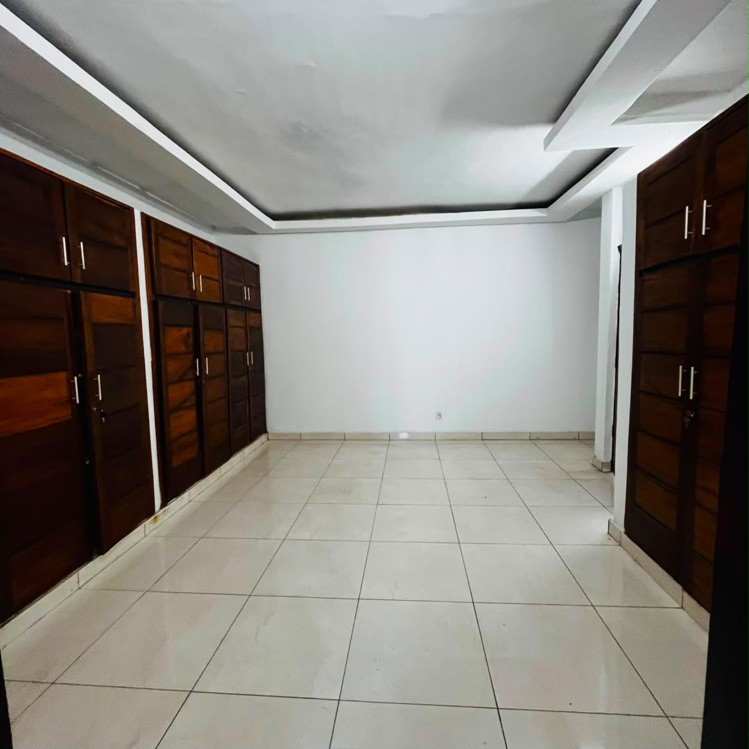 VILLA DUPLEX MODERNE DE 15 PIÈCES POUR BUREAUX — photo 3