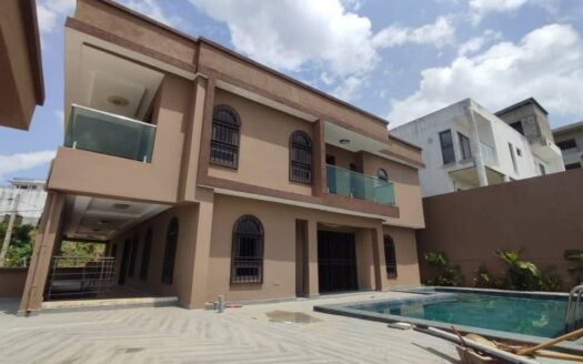 VILLA DUPLEX MODERNE DE 8 PIÈCES AVEC PISCINE