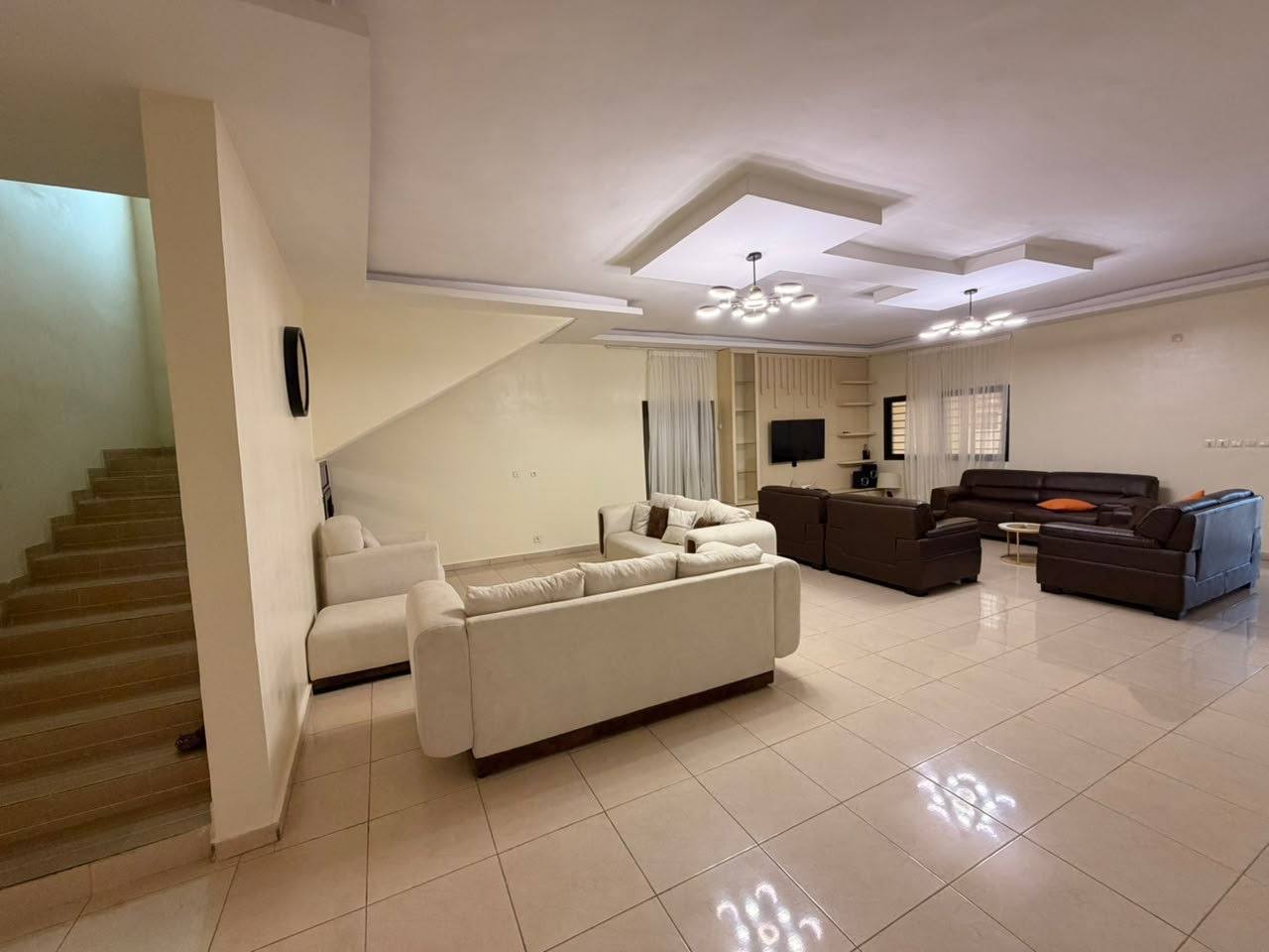 LOCATION VILLA DUPLEX DE 11 PIÈCES AVEC PISCINE A BINGERVILLE — photo 4